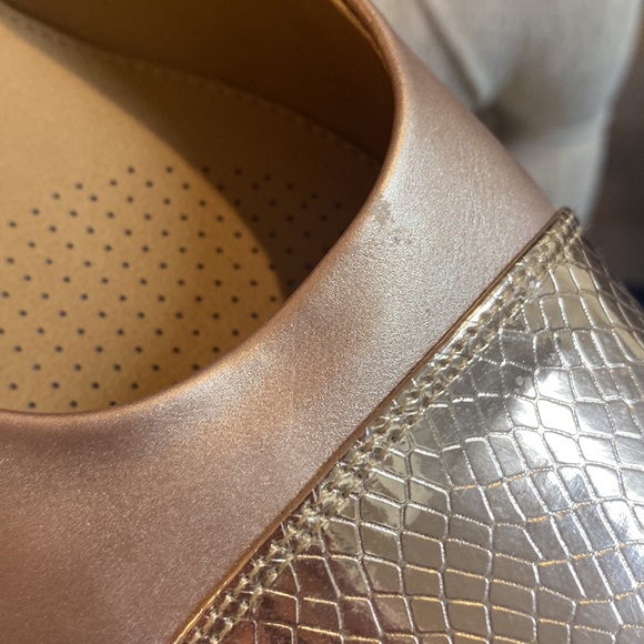 Comfortview NEW Gold Metallic Round Toe Size 12 Women’s Loafers - Picture 16 of 16